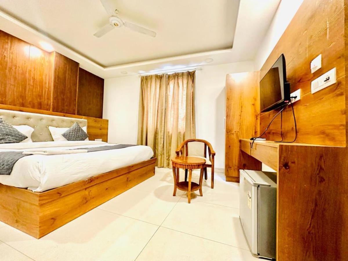 Hotel The Glaxy Near Igi Delhi Airport New Delhi